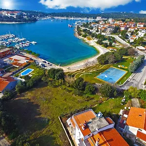 apartments-by-the-sea-750.pula-hotels.org/